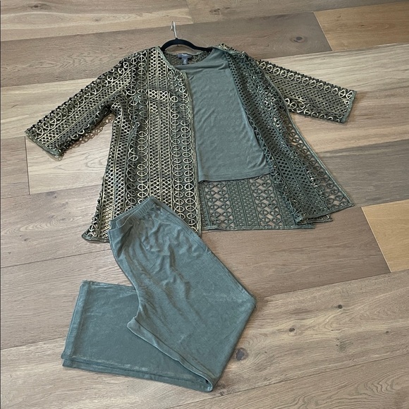 Chico's Travelers Cardigan, Sleeveless Top, Pants Size 3 - Green - 3 Piece Set - Picture 4 of 15